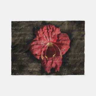 Rode Bloem op Grunge Tekst Fleece Deken