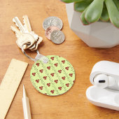Rode bloemrank patroon op lichtgroen sleutelhanger