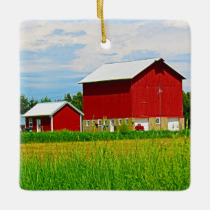 Rode boerderij en weiland keramisch ornament