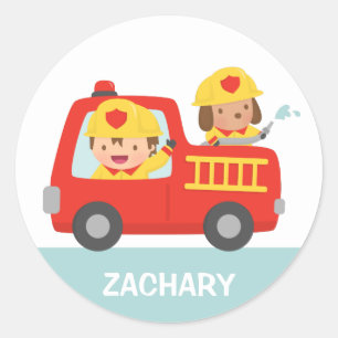 Rode brandweerwagen met brandweerman en puppy ronde sticker