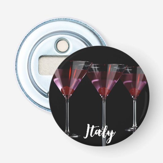 Rode cocktails in martinglas met kersen button flesopener (Voorkant)