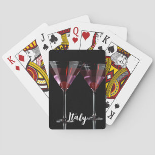 Rode cocktails in martinglas met kersen pokerkaarten