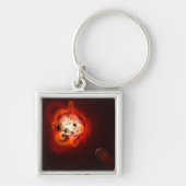 Rode dwergster in een baan rond een hypothetische  sleutelhanger (Voorkant)