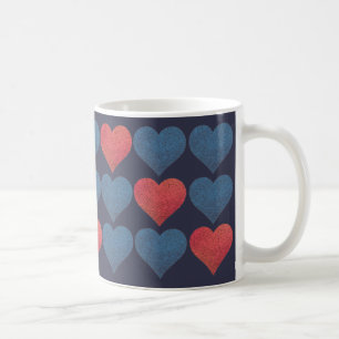 Rode en blauwe hartjes met een patroon koffiemok
