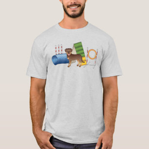 Rode En Bruine Rottweiler Hond Met Agility Apparat T-shirt