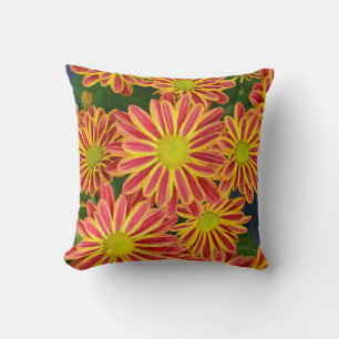 Rode en gele chrysanten gooien kussens