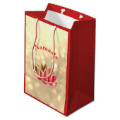 Rode en goudsparkle Namaste Lotus Flower Medium Cadeauzakje (Achterkant Gekanteld)