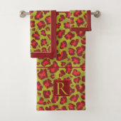 Rode en groene luipaard print en monogram bad handdoek (Insitu)