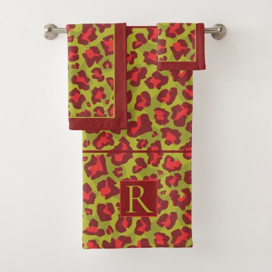 Rode en groene luipaard print en monogram bad handdoek (Insitu)