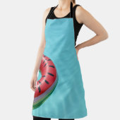 Rode en groene reddingsboei op zwembad schort (Insitu)