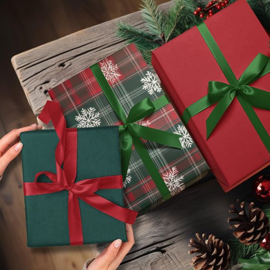 rode en groene sneeuwvlokken plaid inpakpapier vel