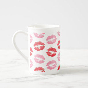 Rode en roze lippen, patroon van lippen, lippensti porselein kop