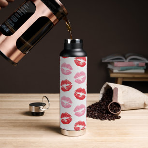Rode en roze lippen, patroon van lippen, lippensti waterfles