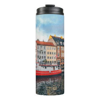 RODE EN WITTE CONCRETE BOUWEN THERMOSBEKER