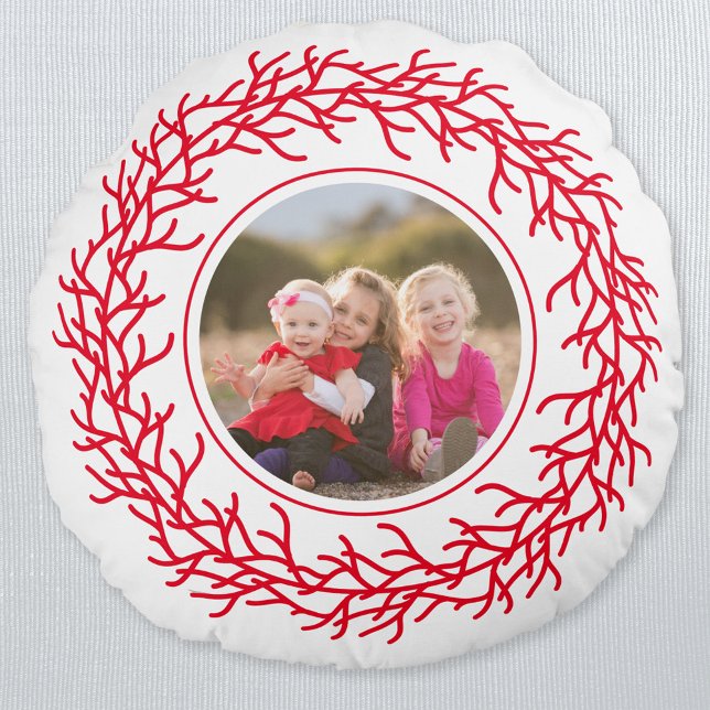 Rode en witte krans foto rond kussen (Photo modern Scandinavian red and white wreath holiday keepsake round pillow)