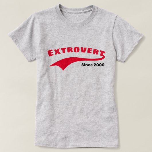 Rode Extrovert Typografie Swoosh Aangepaste Datum T-shirt (Design voorkant)