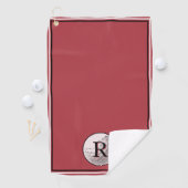 Rode golfbal gemonogrammeerde initiaal aangepaste golfhanddoek (Insitu)