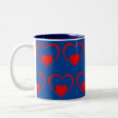 Rode harten donkerblauw tweekleurige koffiemok (Links)