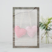 Rode harten op Houten Tabel 2 Briefpapier (Staand voorkant)