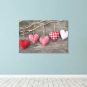 Rode harten op Wooden Table Canvas Afdruk (Insitu (Houten vloer))