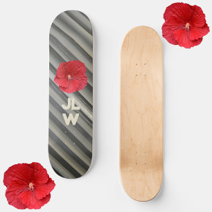Rode Hibiscus Moderne Smokey Grijze Strepen Skateboard