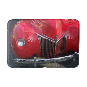 Rode  jaren '30 auto op een vloermat badmat
