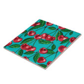 Rode kersen op turquoise tegeltje (Zijkant)