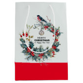 Rode kerstbessen met vleugels medium cadeauzakje (Voorkant)