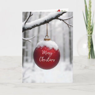 Rode kerstversiering aan besneeuwde tak kaart