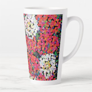 Rode kristallen bloemen latte mok