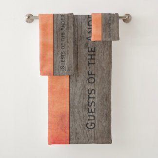 Rode lava met houten planken en Jouw tekst Bad Handdoek