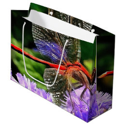 Rode libel op Violet Purple Flowers Large Cadeauzakje