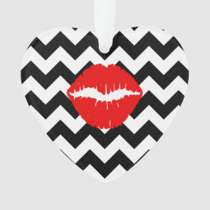 Rode lippen op zwart-wit zigzag ornament
