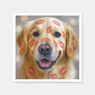 Rode lippenstift kussen op een Golden Retriever Servet