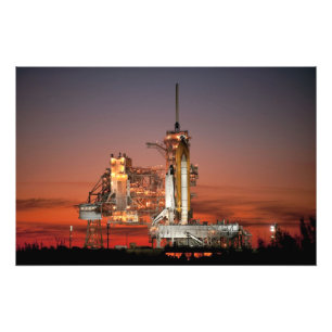 Rode lucht bij de lancering van Spaceshuttle Atlan Foto Afdruk