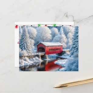 Rode overdekte kerstbrug in het winterbos feestdagenkaart