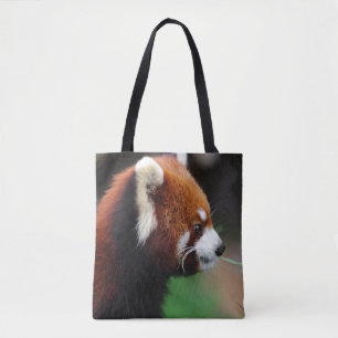 Rode panda draagtas