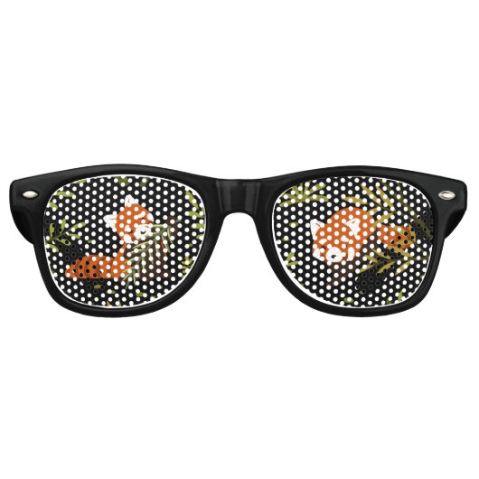 Rode panda's in het Zwarte Woud Retro Zonnebril (Voorkant)