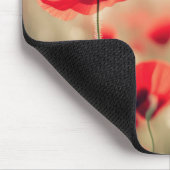 Rode papaver in een veld muismat (Hoek)