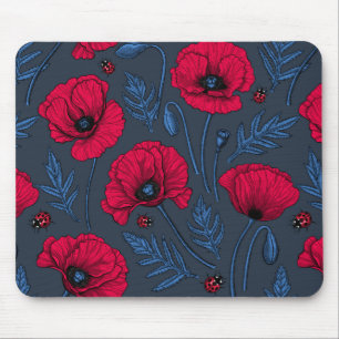 Rode papavers en ladybugs op donkerblauw muismat