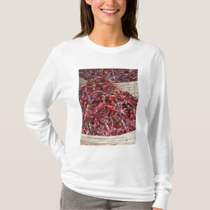 Rode paprika's op de lokale markt t-shirt