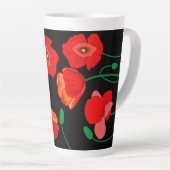 Rode poppies op zwarte achtergrondafbeelding latte mok (Rechterhoek)