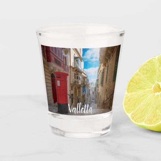 Rode  postbus op Malta Shot Glas (Voorkant)