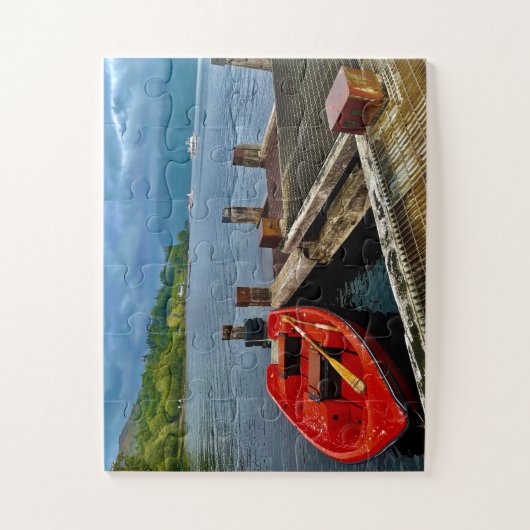 Rode roeiboot bij rustige Glasgowsteiger Legpuzzel (Verticaal)