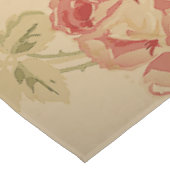 Rode roos, crème, geelbruin antiek floresje tafelkleed (Gekanteld)