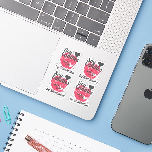 Rode roze kleur gemaakt met hartszeekandels sticker (Laptop met iPhone)