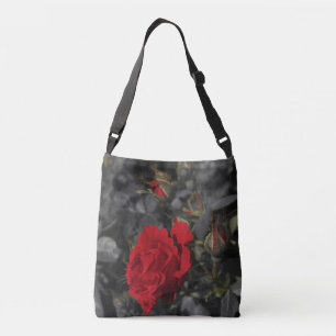 rode rozen bloeien scrollen op donkergrijs crossbody tas