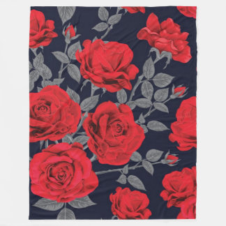 Rode rozen met grijze bladeren en marineblauwe ach fleece deken