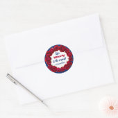 Rode rozen op blauwe sterrenachtergrondpatriottisc ronde sticker (Envelop)