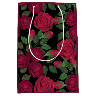 Rode rozen op zwart. medium cadeauzakje
